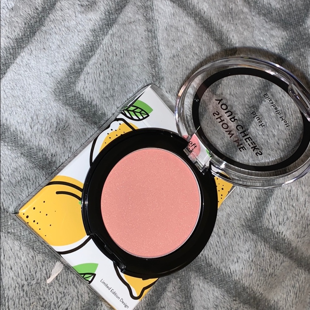 Blush - Picture 3 of 8